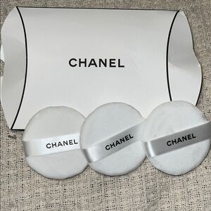 CHANEL Elegant White Makeup Applicators